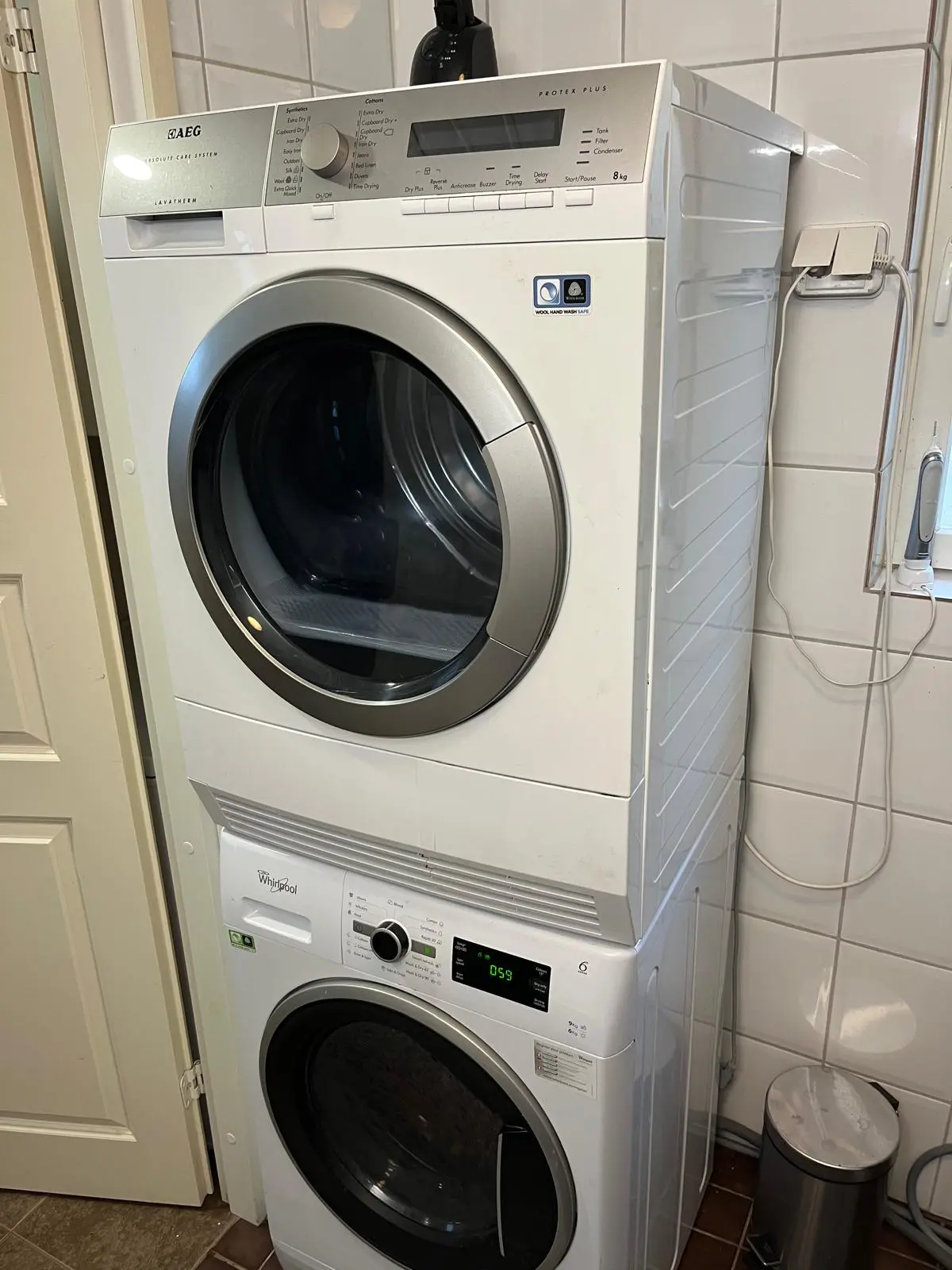 Kylpyhuoneen pesutorni