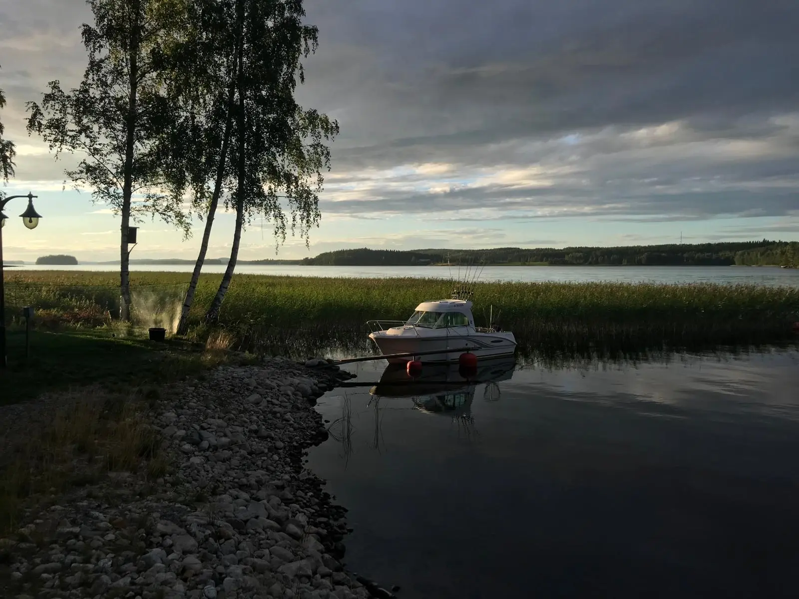 Villa Purnukan ranta ja vene Kallavedellä