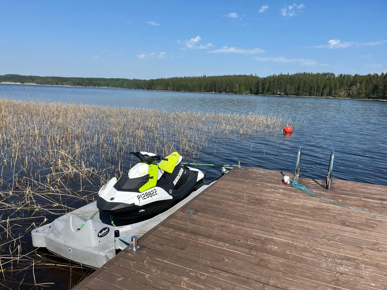 Sea-Doo vesijetti järvellä