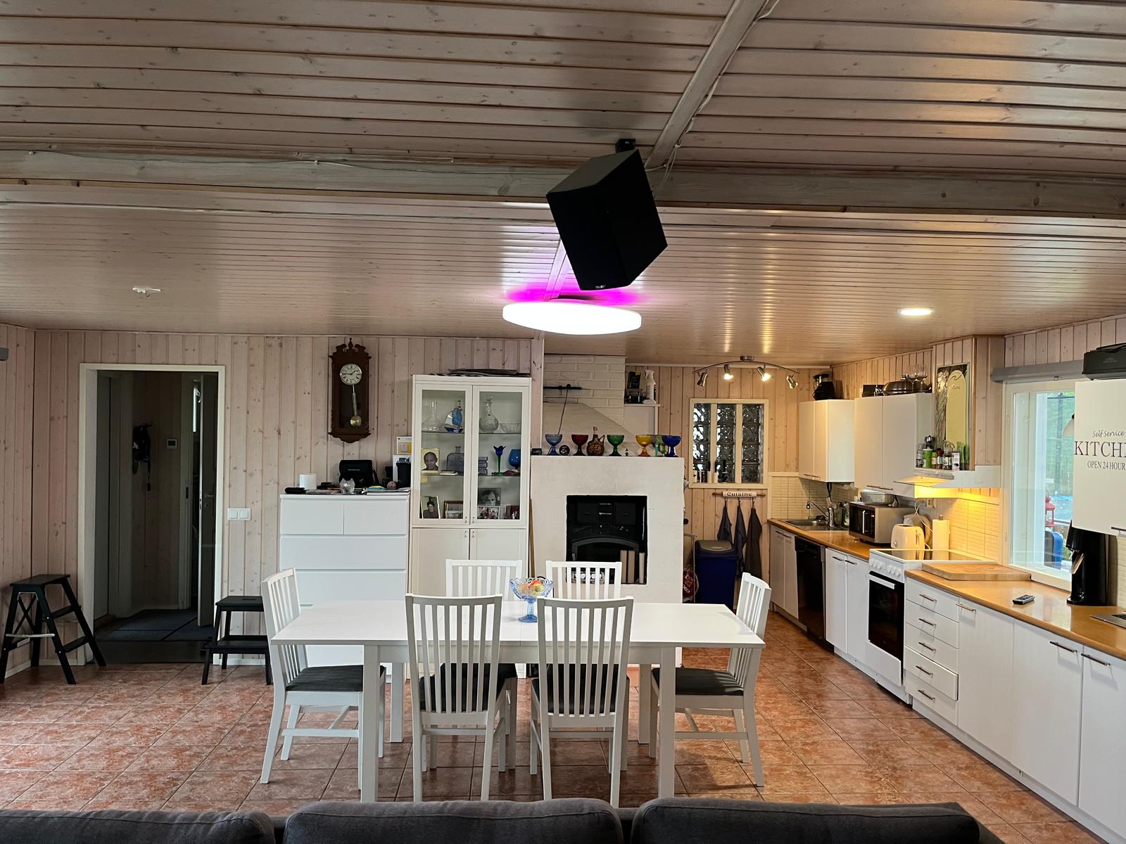 Villa Purnukan keittiö ja ruokailutila